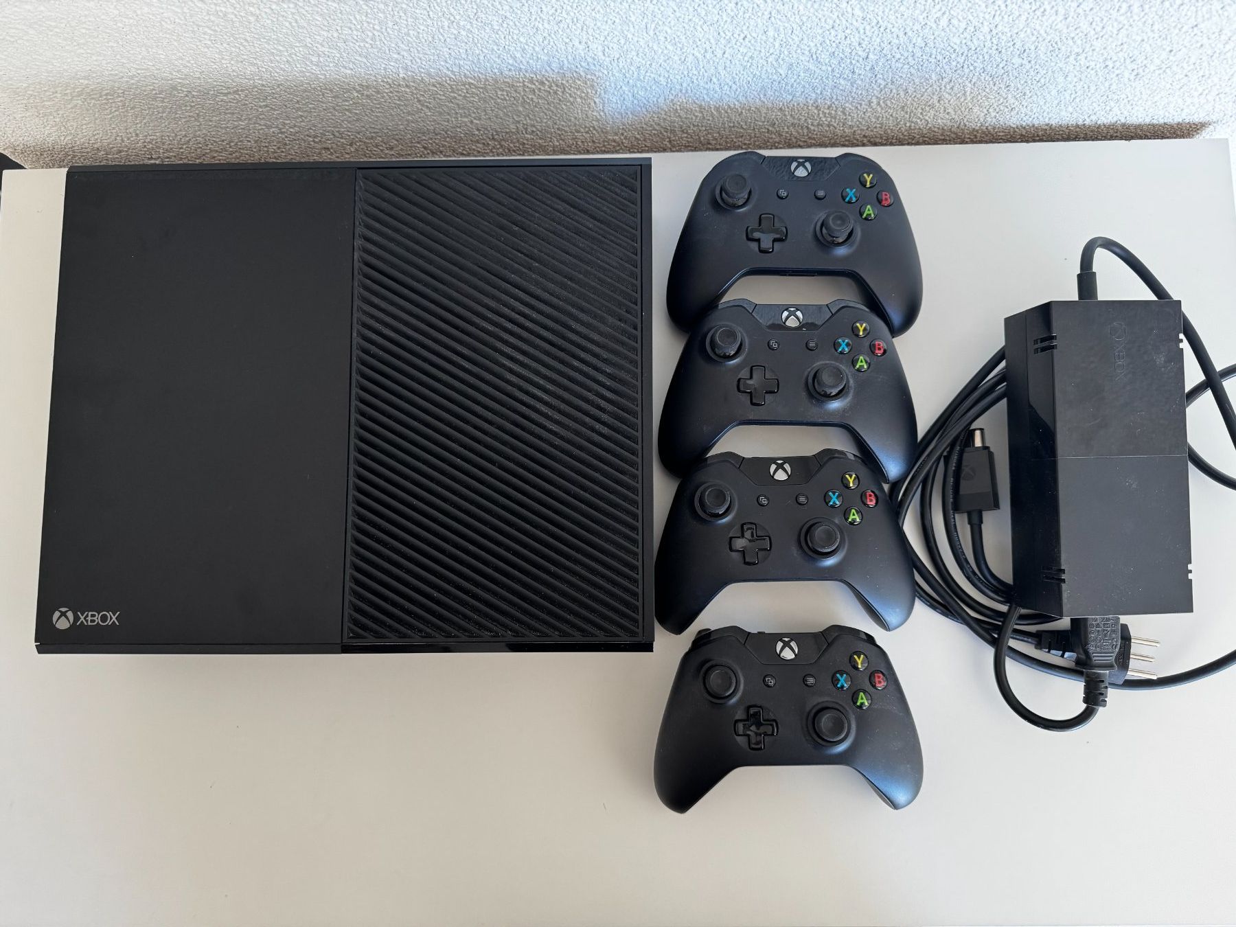 Microsoft Konsolen: Xbox One Konsole - mit Zubehör – Gebraucht aus Heitenried von OliviaS93