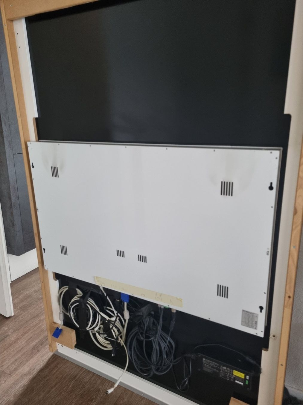 Fernseher: TV Modul Ad Notam Mirror Image mit Glas- Paneel – Gebraucht aus Windisch von Firstspace 3