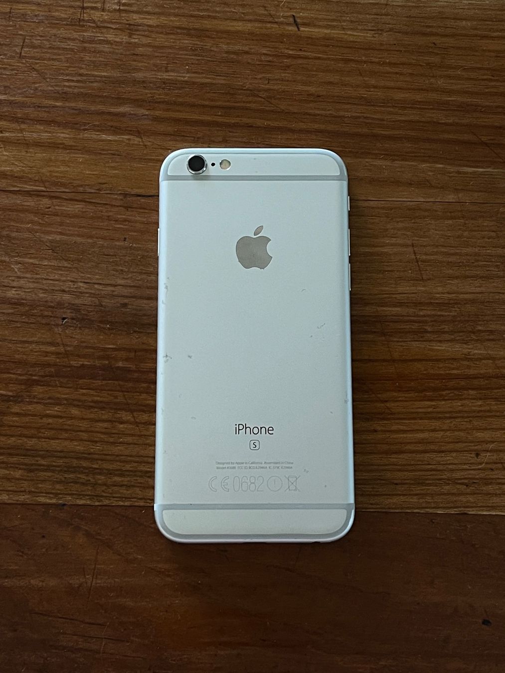 Apple Telefoni cellulari / Smartphones: Iphone 6s, silber, guter Zustand – Usato da Grüt (Gossau ZH) venduto da mitcho01 1