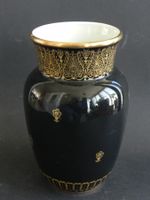 Uralte schwarze Vase mit filigranem Golddekor - Langenthal