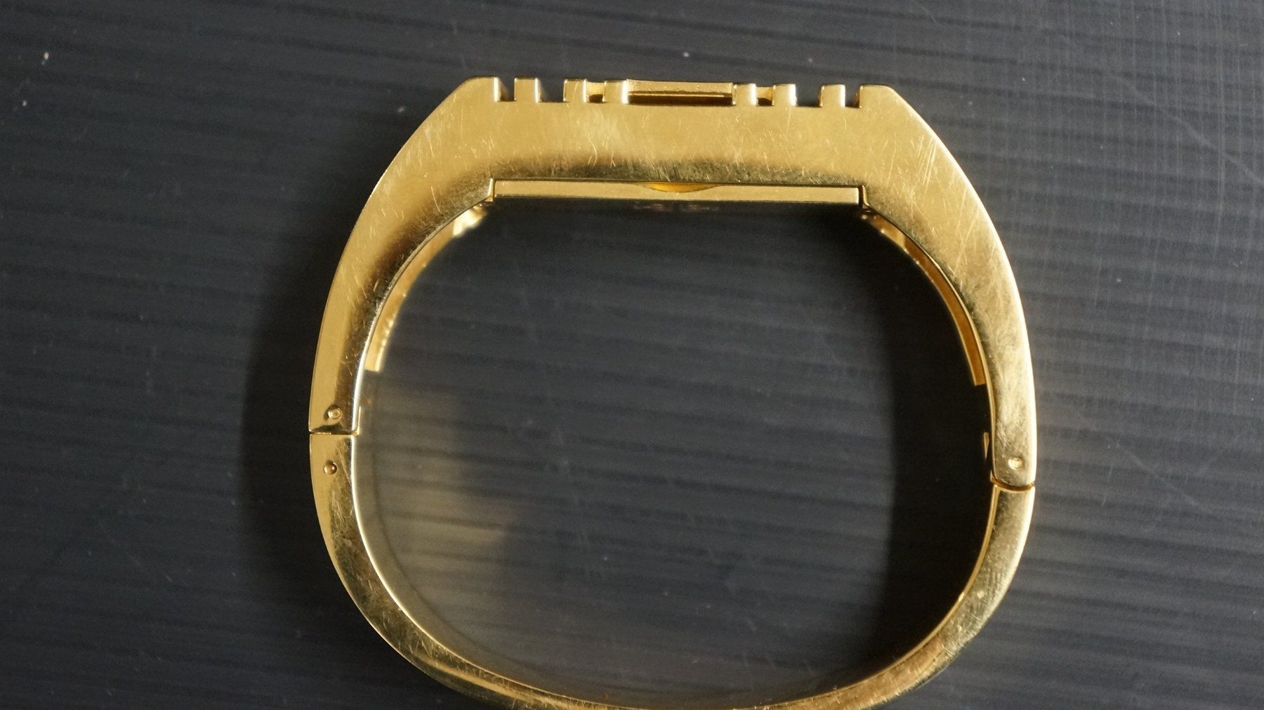 Tory Burch Armbänder & -reifen: Tory Burch Fitbit Gold-Tone Metal Hinged Cuff Bangle Bracele – Gebraucht aus Basel von bk_brockibasel 5