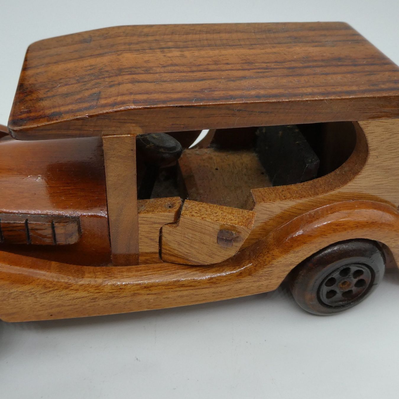 Modellini d'auto: Deko-Oldtimer aus Holz – Handgefertigtes Modellauto – Usato da Volketswil venduto da brockipfannenstil 7