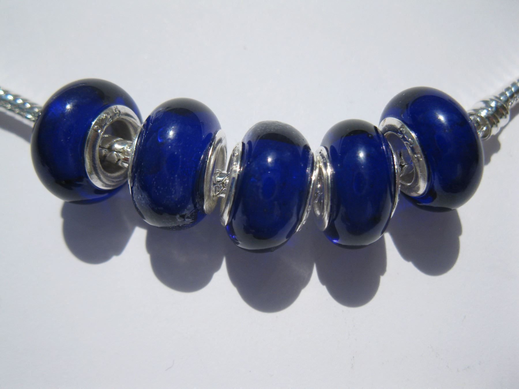 Perle (finte): 4 Grosslochperlen, Glas Beads dunkelblau 13mm – Nuovo e nell'imballaggio originale da St. Margarethen TG venduto da LuanaKa