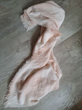 Leichter Schal C&A zartrosa Fransen 