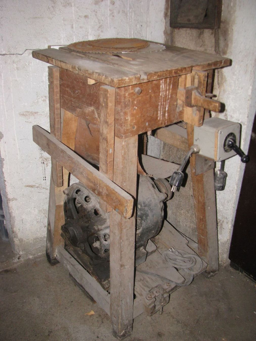 Tutte le macchine: alte Tischfräse – Difettoso da Herzogenbuchsee venduto da all-around