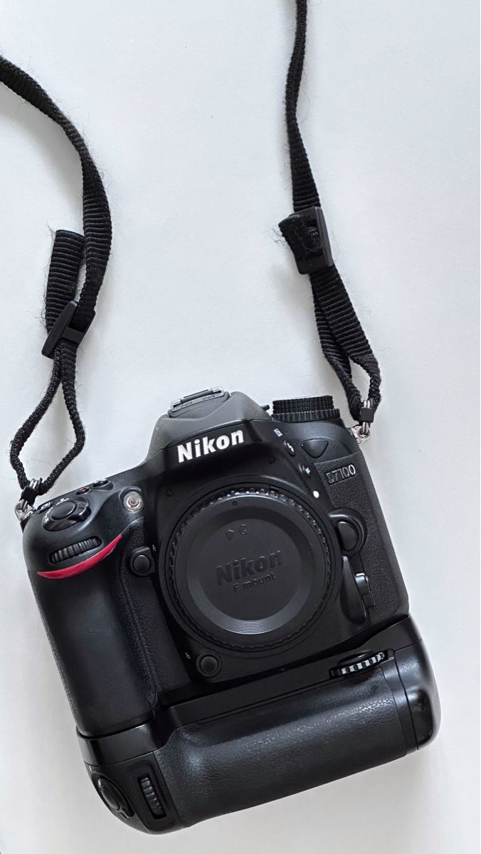 Nikon Fotocamera: Nikon D7100 + Batteriegriff & 1x Akku – Usato da Basel venduto da J.A_Quality4U