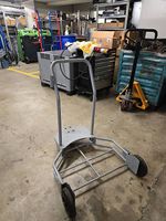 Ölfasswagen mit Pumpe