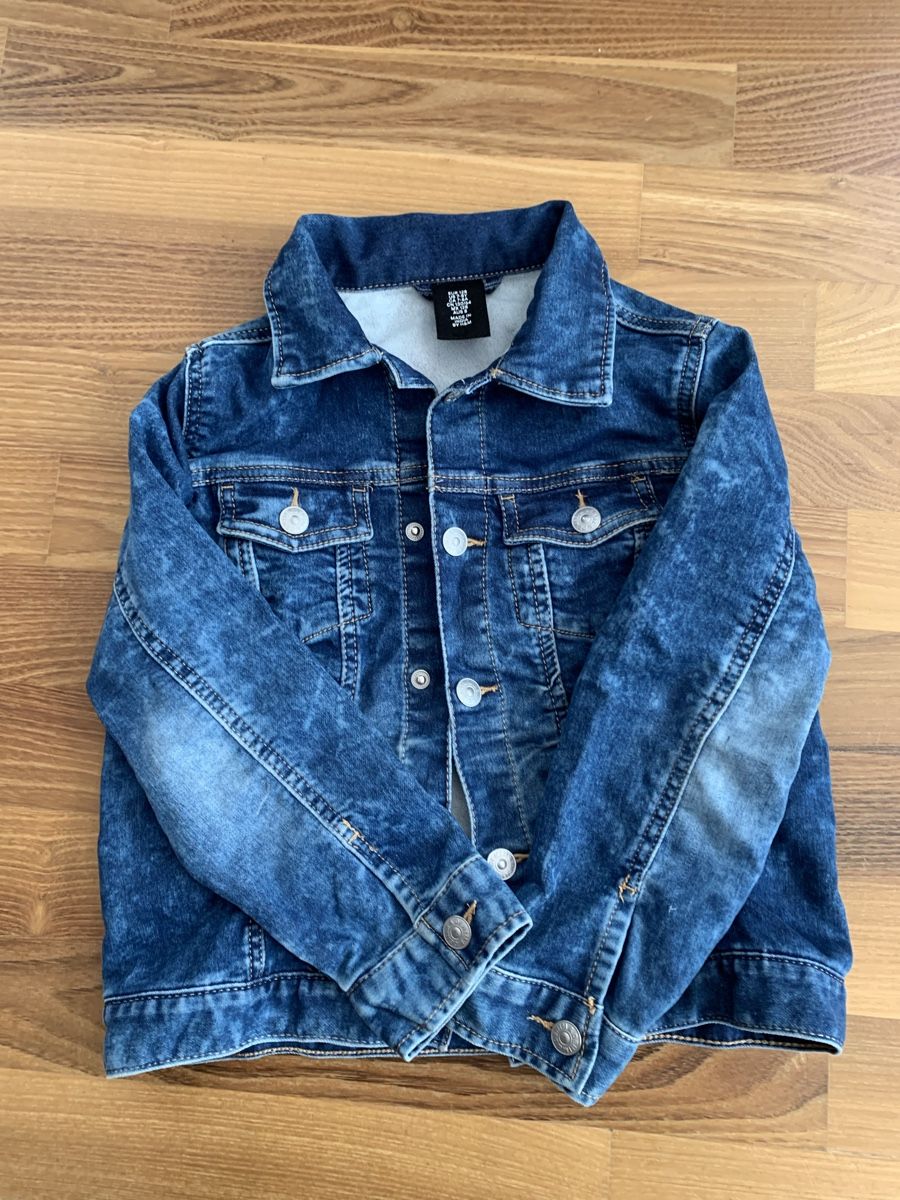 Jacken & Mäntel: Jeansjacke Denim Grösse 128 – Gebraucht aus Ostermundigen von des_t9vv 1