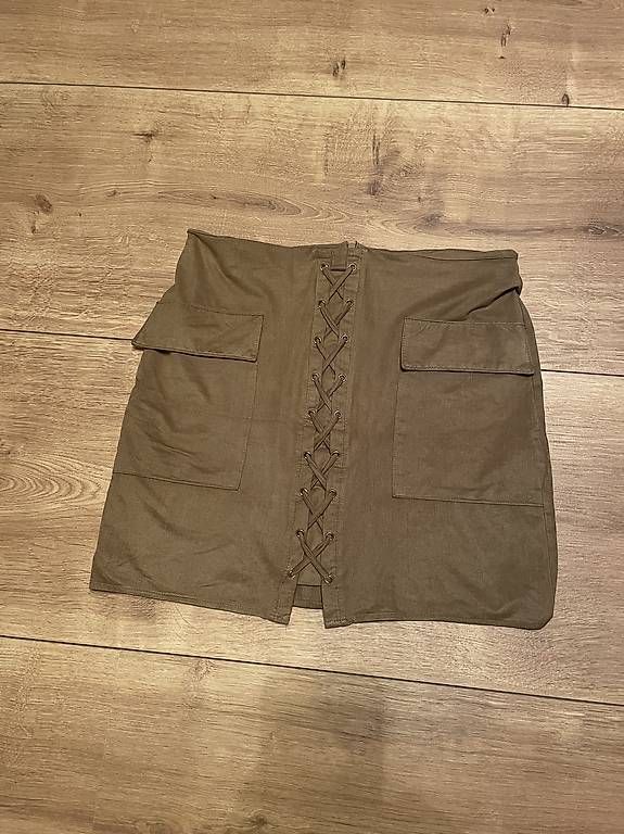 Gonne: Guess Jupes – Usato da Roggwil BE venduto da con_8khh