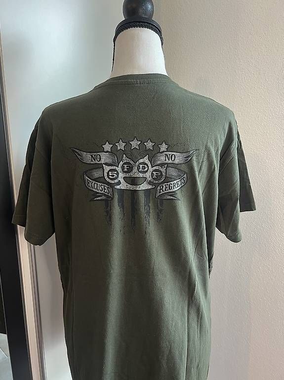T-shirt: Five Finger Death Punch Shirt - XL – Usato da Urdorf venduto da Marybyii 3