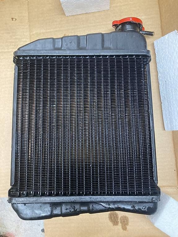 Mini Tutti pezzi di ricambio auto: Radiateur de refroidissement Austin Mini 1000 – Usato da Vaulruz venduto da dvaud2006 1
