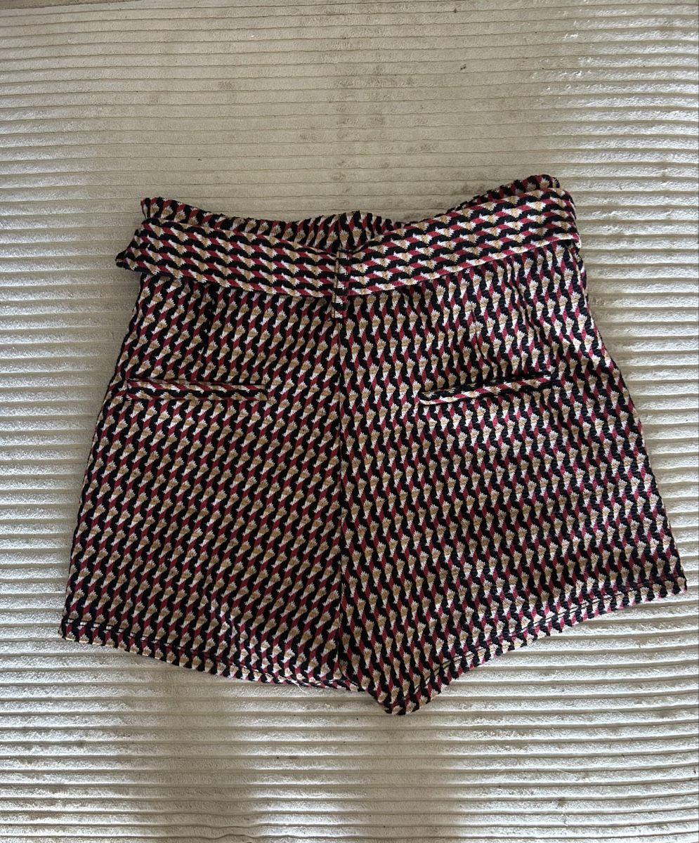 Bershka Pantaloni: Short Bershka 36 – Usato da Chez-le-Bart venduto da Justine2025 1