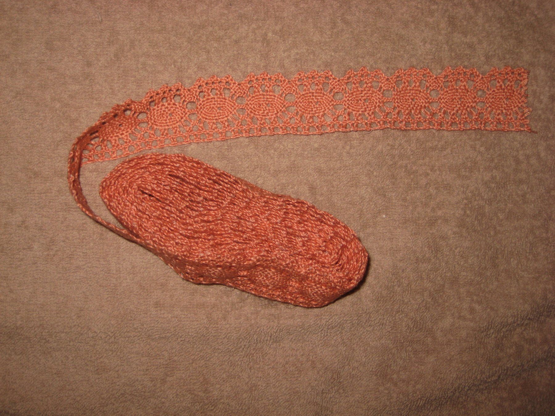 Stoffe: Häkelspitze Baumwollgemisch terracotta 3cm breit – Neu und originalverpackt aus Füllinsdorf von Schlupp