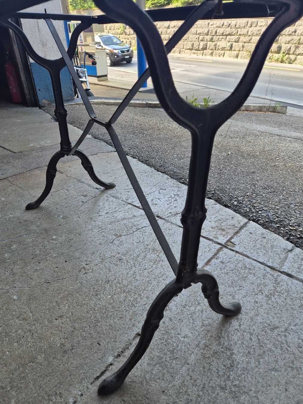 Sonstiges antikes Mobiliar: Pied de table ancien en fer  – Gebraucht aus Le Locle von CHEGUA 2