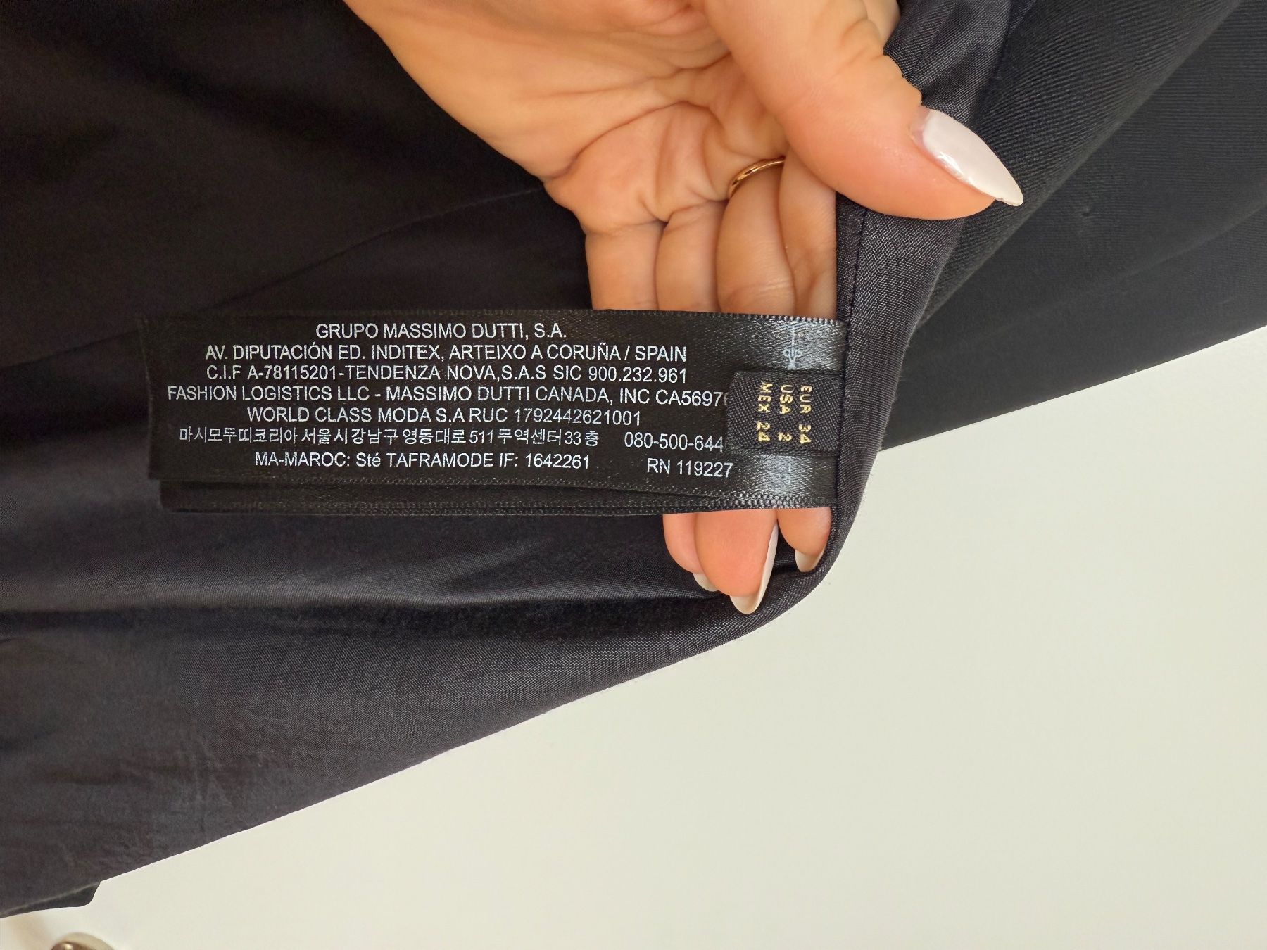 Massimo Dutti Giacche: Massimo Dutti langer schwarzer Blazer Grösse 34 – Usato da Zürich venduto da acrossbridges 4