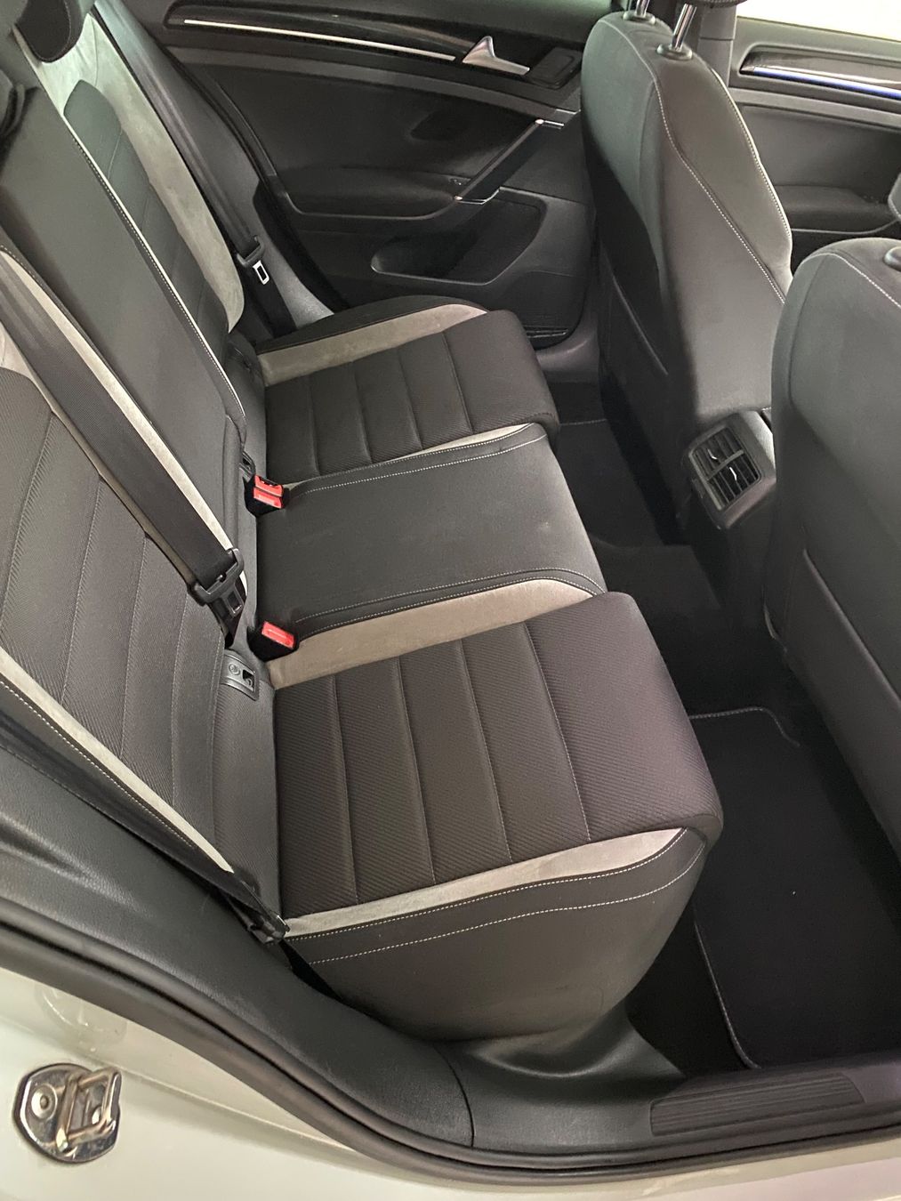 VW Automobili: Golf 7 R – Usato da Baar venduto da The-blinker 2