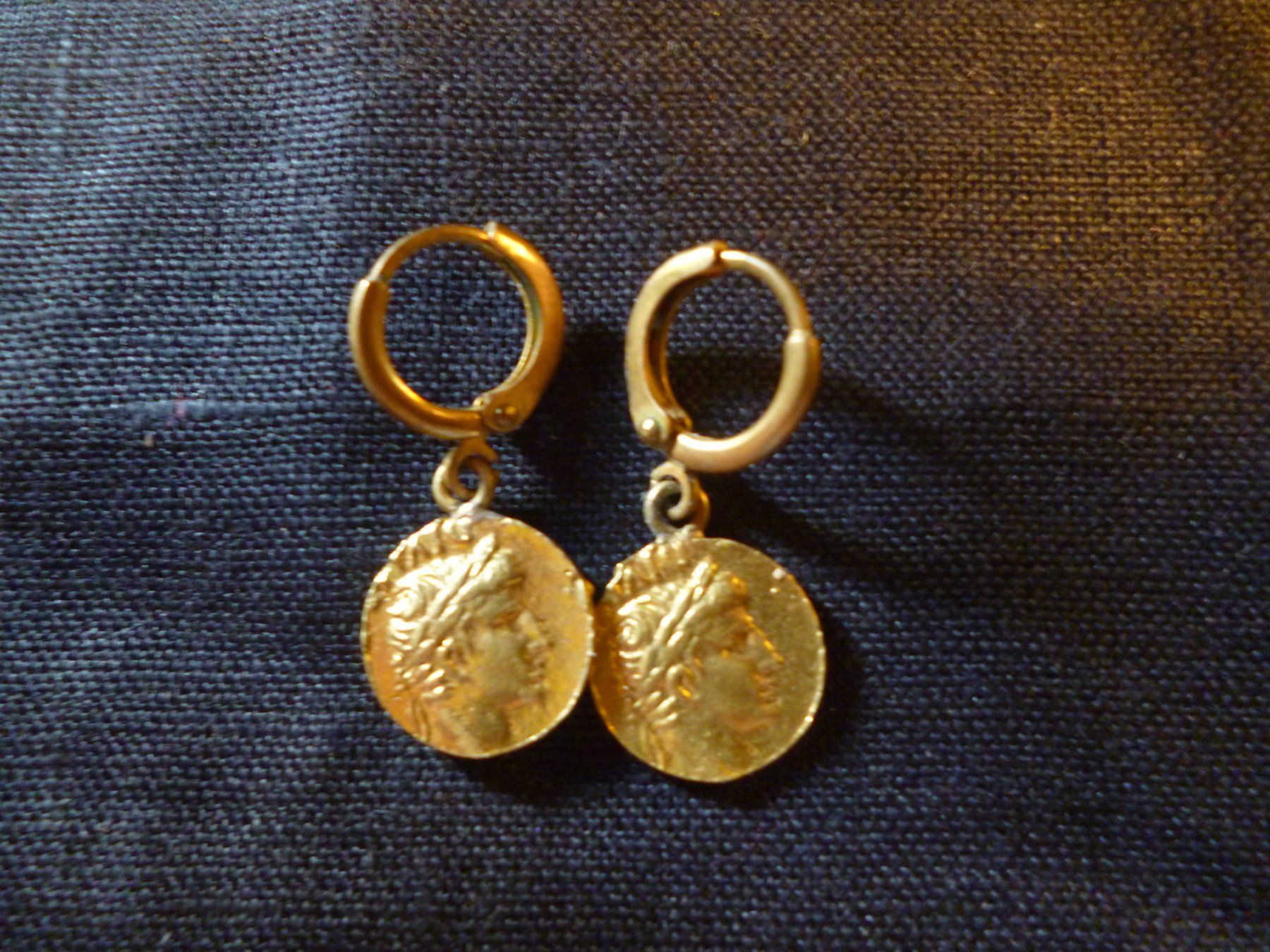 Orecchini pendenti & Orecchini a lobo: Petites boucles d'oreilles – Usato da Montreux venduto da dodeskaden 1