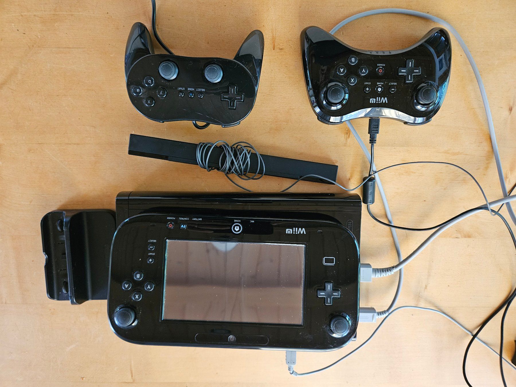 Nintendo Console: Nintendo Wii U Konsole Pro Controller Sensor Bar Set – Usato da Balzers venduto da Rocknroli