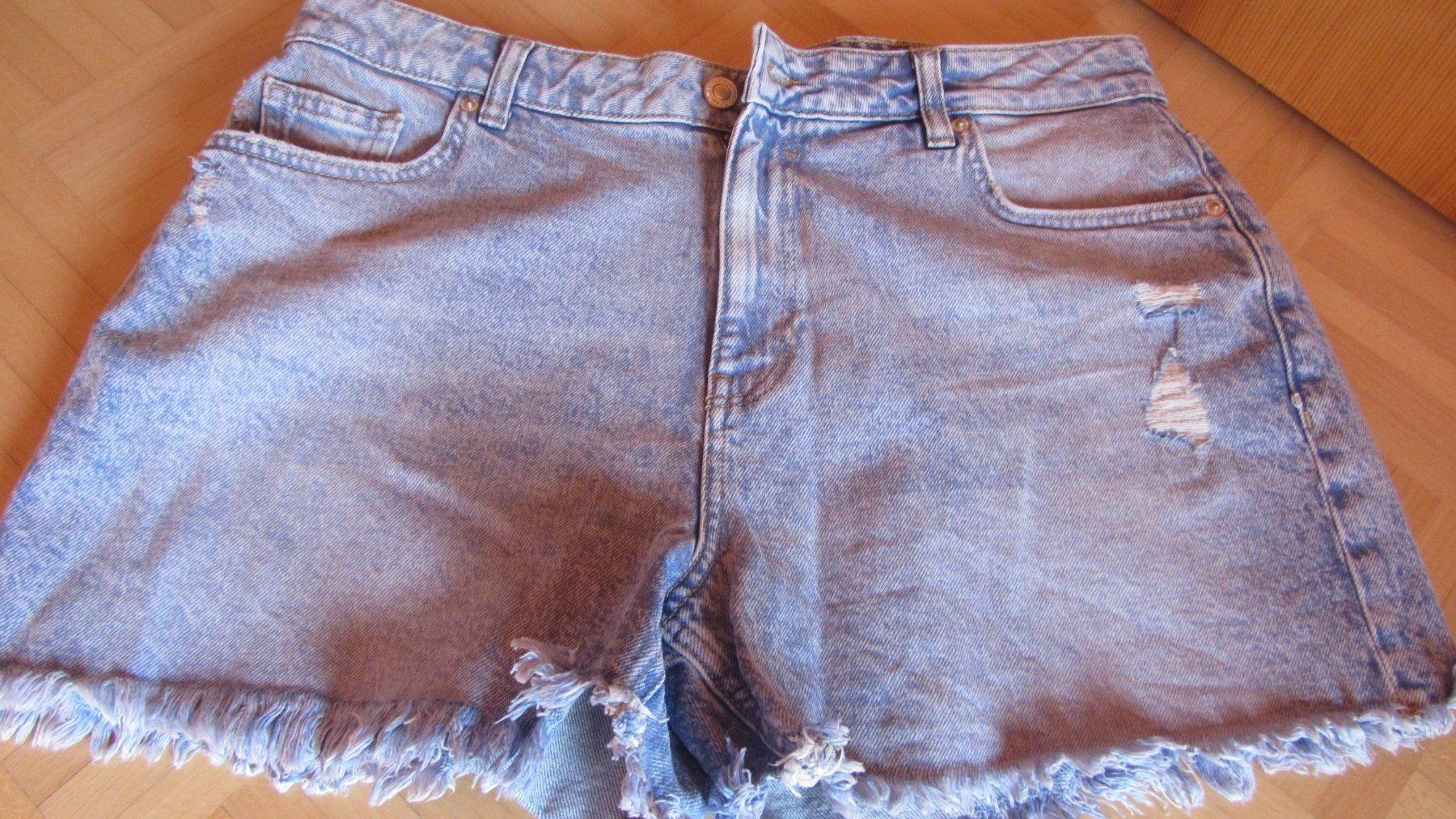 C&A Lotti di vestiti: 2 shorts en jeans 44 – Usato da Oberried FR venduto da berg04 1