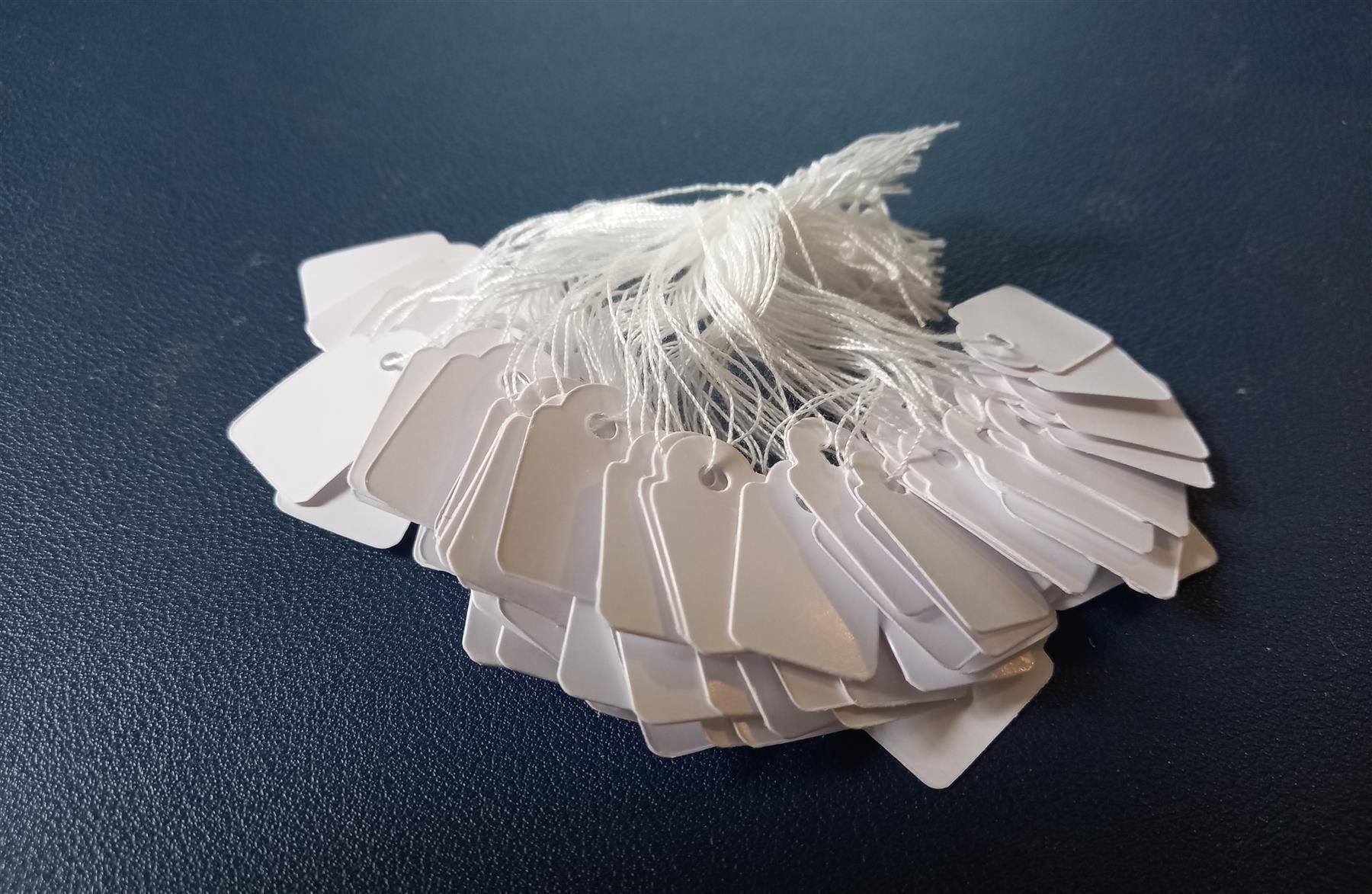 Aufkleber: 500x Etiketten Preisschilder mit Schnur - Étiquette volante – Neu und originalverpackt aus Lausanne von novastoris 4