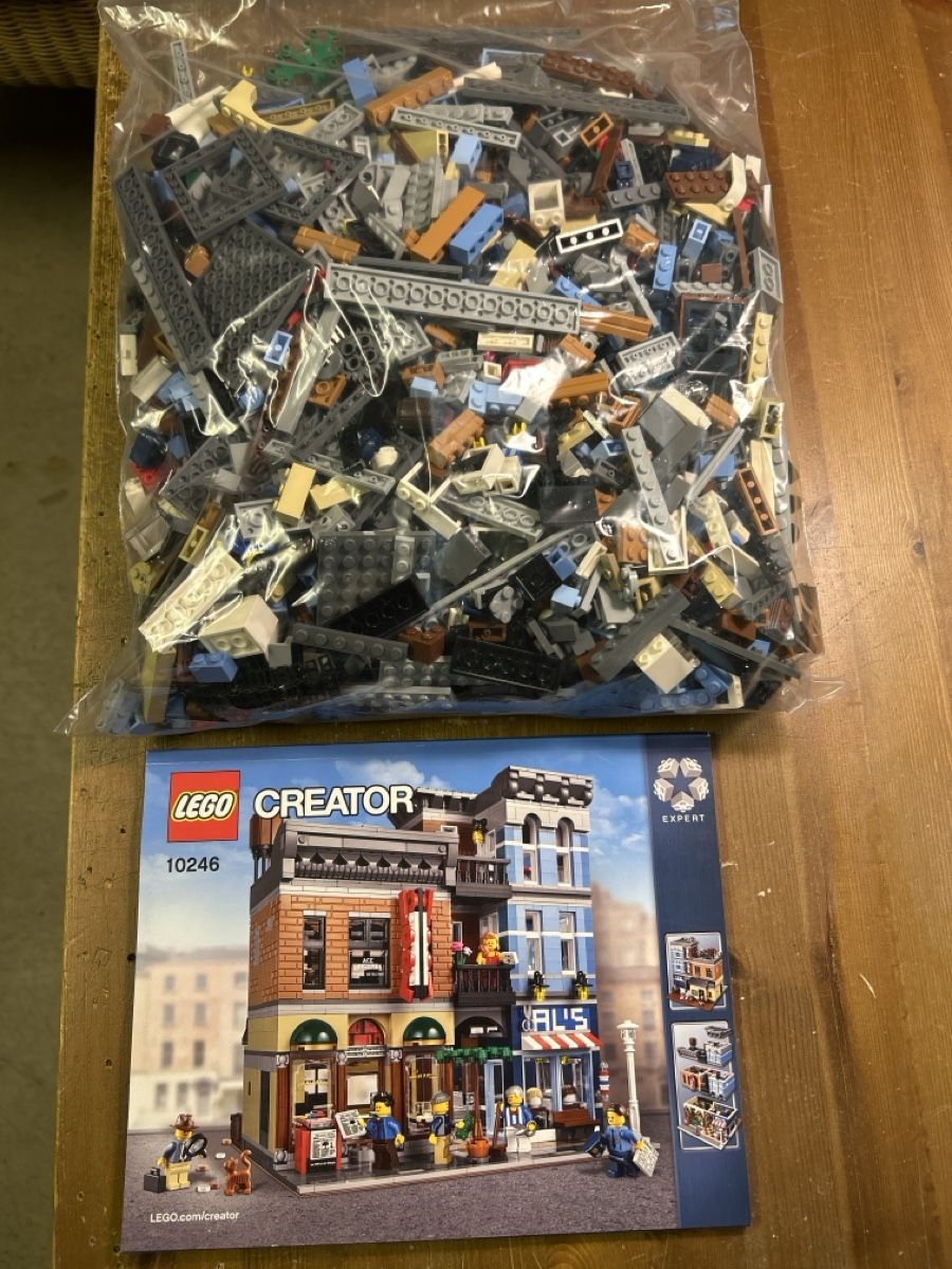 Lego Kit di costruzioni: LEGO Creator 10246 Gebäude-Set mit Anleitung  – Usato da Liestal venduto da Gugu5