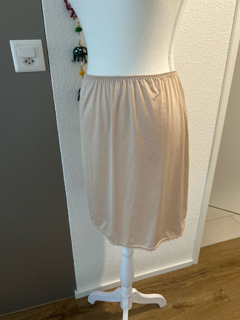 Sonstige Unterwäsche: Unterrock beige mit Spitzen – Gebraucht aus Brunnen von Nala2929 2