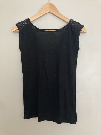 Leinen-Shirt mit Spitze,  Gr. S, schwarz