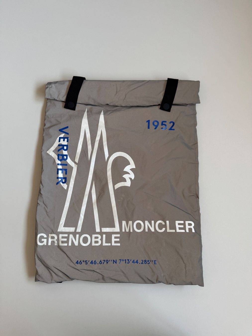 Moncler Zaini: Moncler Rucksack  Zermatt Grenoble reflektierend backpack – Nuovo (secondo la descrizione) da Neuchâtel venduto da _Easy_to_Find_