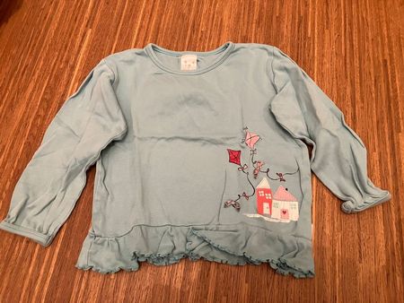 Süsses Shirt, Pusblu, Motiv Häuser/Drachen Gr. 104 🌸