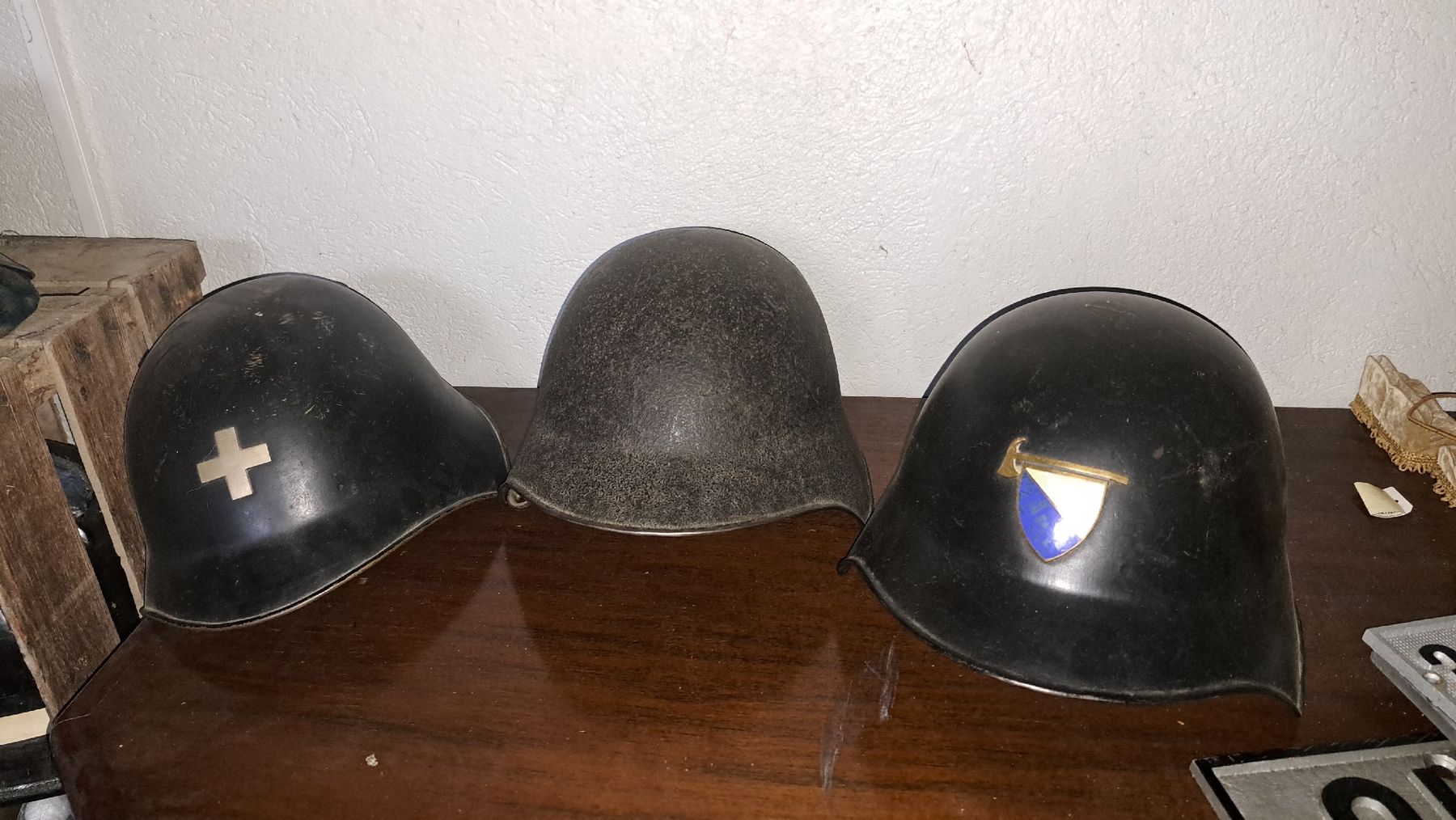 Uniformi & Effetti personali: 3 Helme Vintage Militär? – Usato da Kölliken venduto da Upcycling-by-Mc-TAM