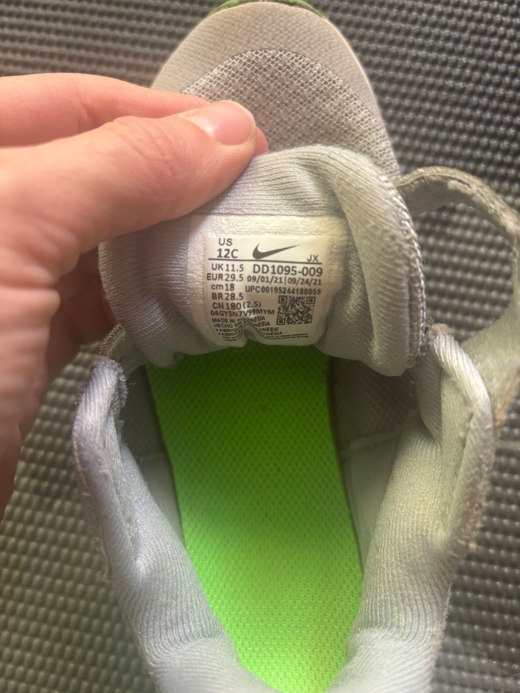 Nike Scarpe per ragazzi: Leichte Nike Sneaker 29.5 – Usato da Zollikon venduto da d_grabher 3
