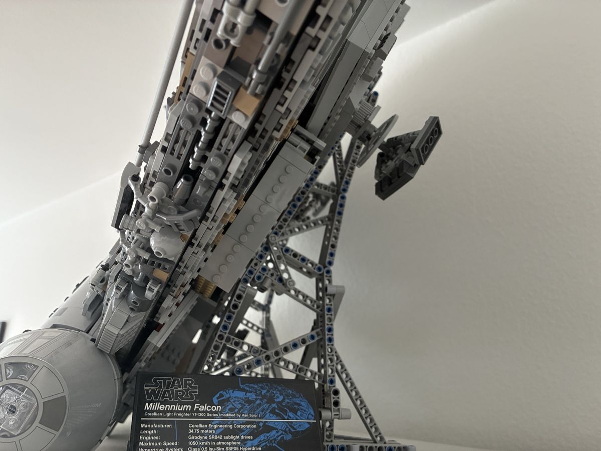 Lego Kit di costruzioni: Lego Star Wars Millennium Falcon 75192 mit Ständer – Usato da Zollikerberg venduto da lucyfarinelli789 1