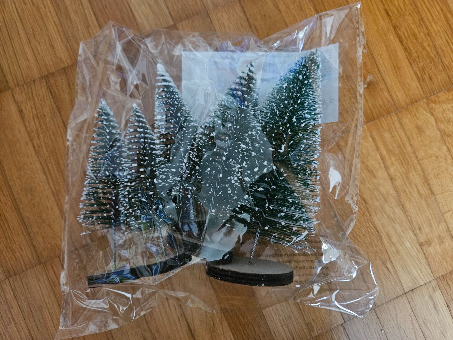 Toutes les décorations: 5 Deko Tannenbäume – Neuf avec emballage d'origine à Lausen par Rotezora79