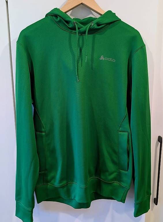 Pullover & Sweatshirts: Hoodie Oslo Grösse M – Gebraucht aus Gretzenbach von Ursmue