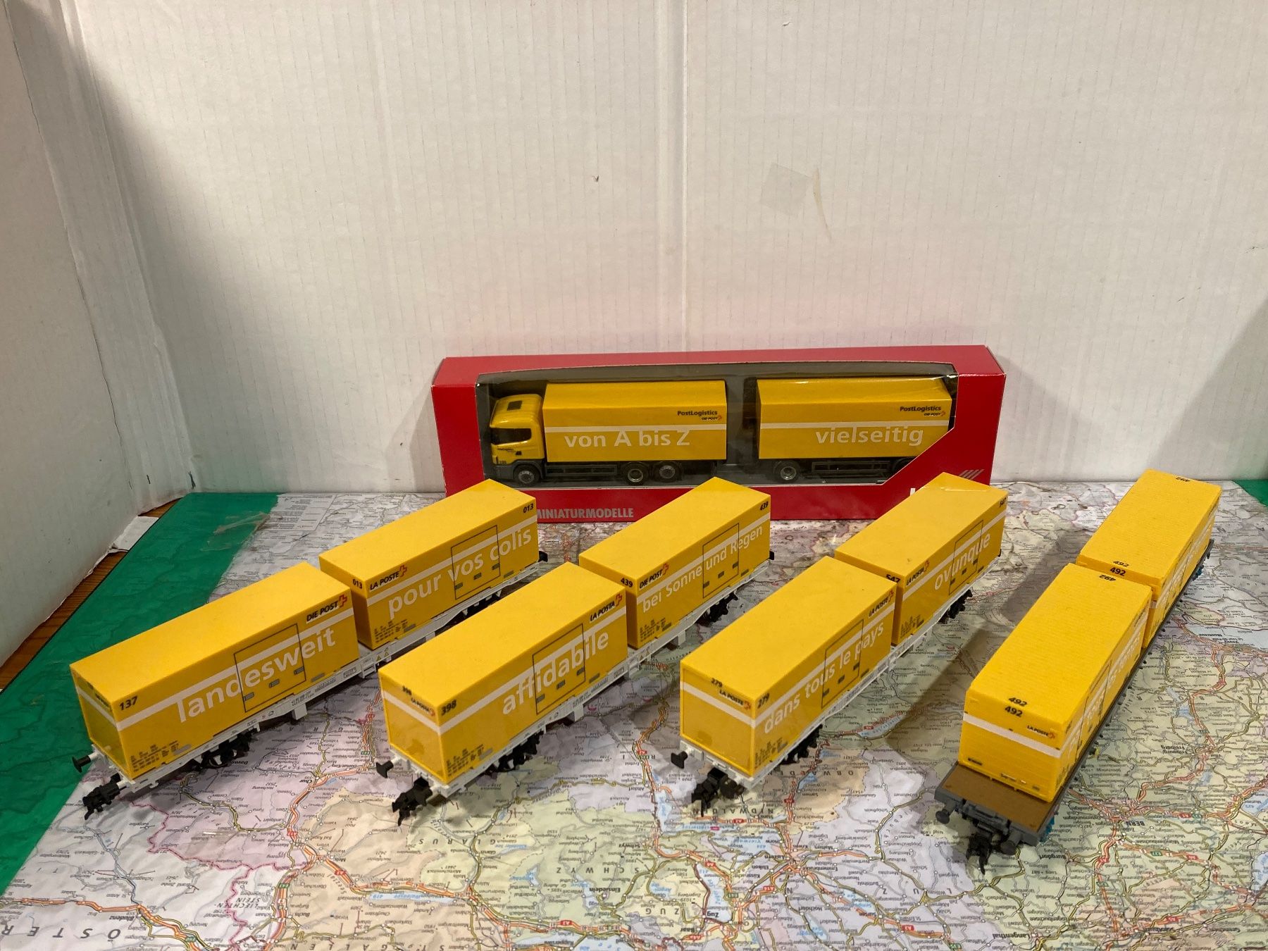 Trix Trains électriques: Schweizer Post Zug Herba mit Trix Re 4/4 I HO DCC – D'occasion à Jona par Bra-Aug