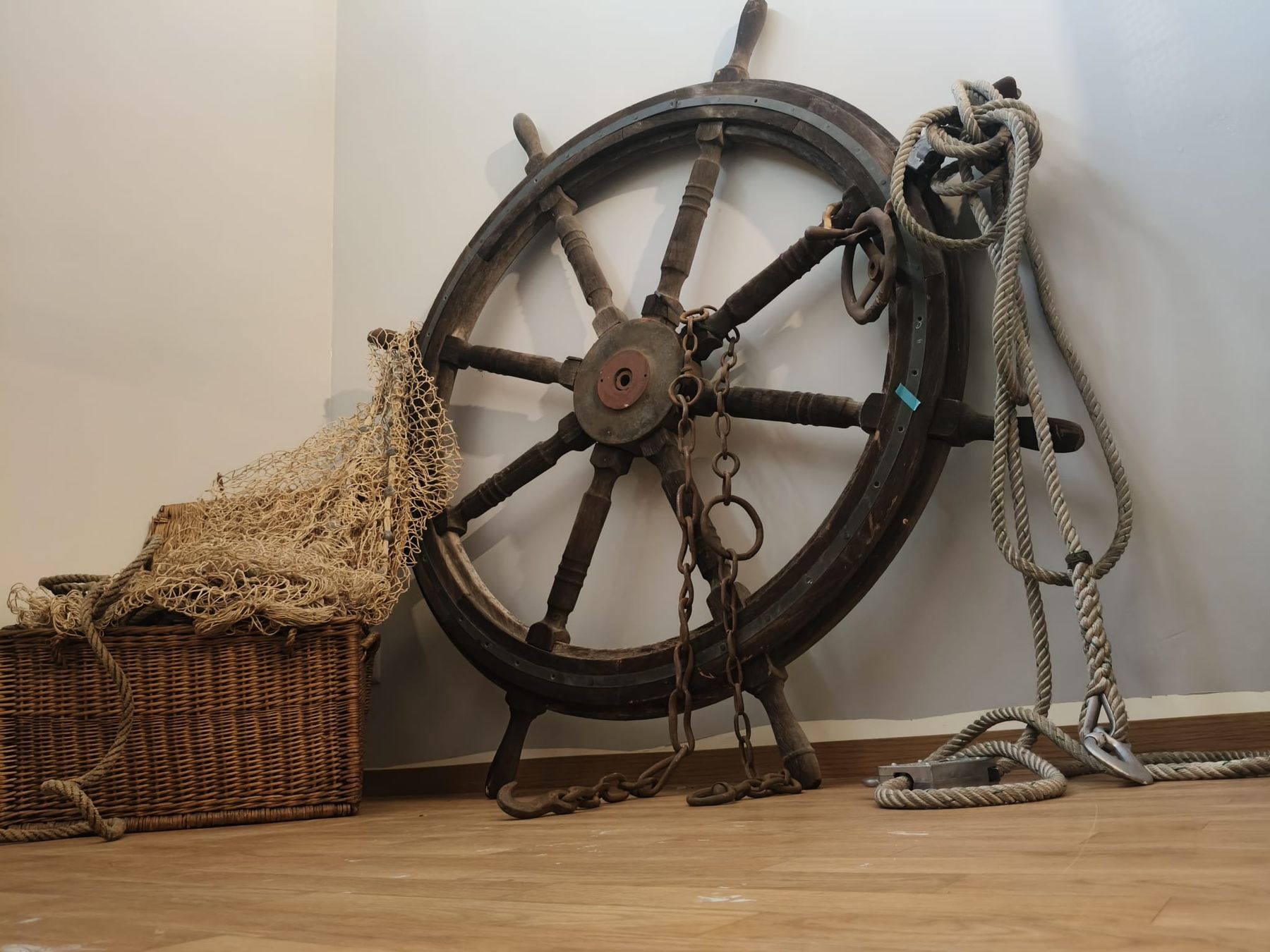 Tutte le decorazioni: Antikes Schiffssteuerrad – Usato da Zwingen venduto da inf_2blh 2