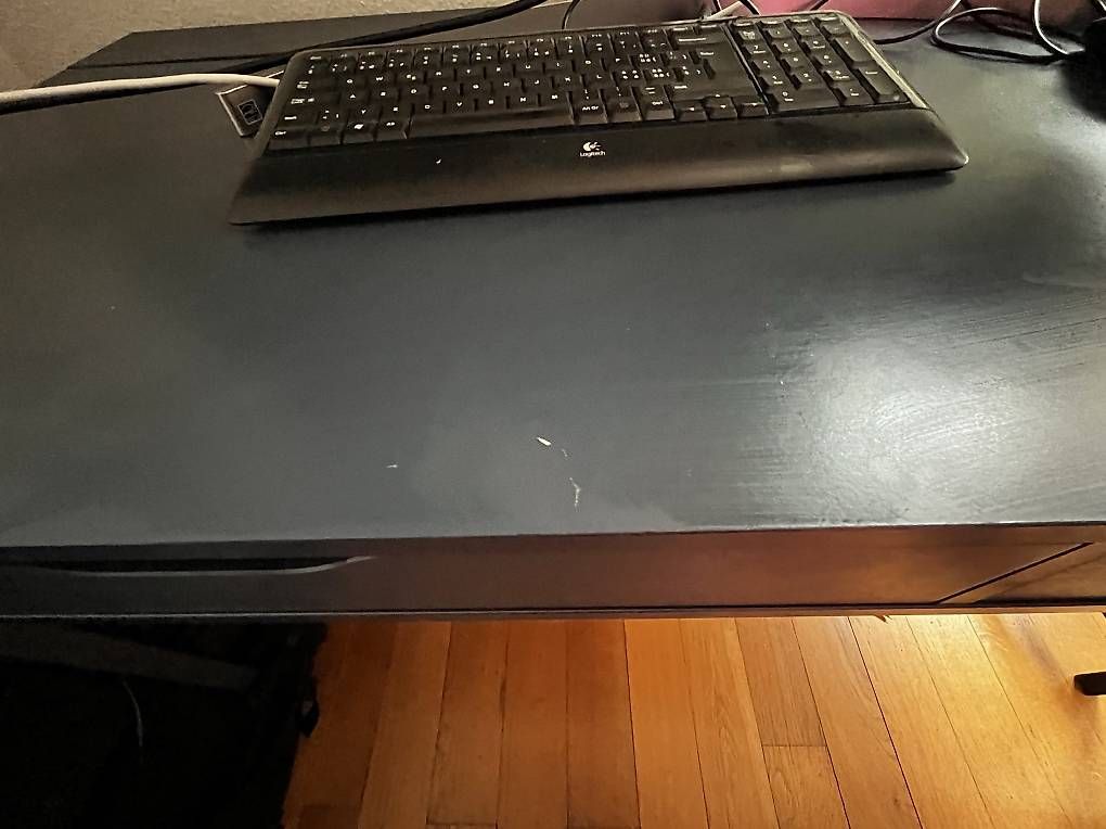 Schreibtische: IKEA schreibtisch – Gebraucht aus Zürich von jes_xs9t 2