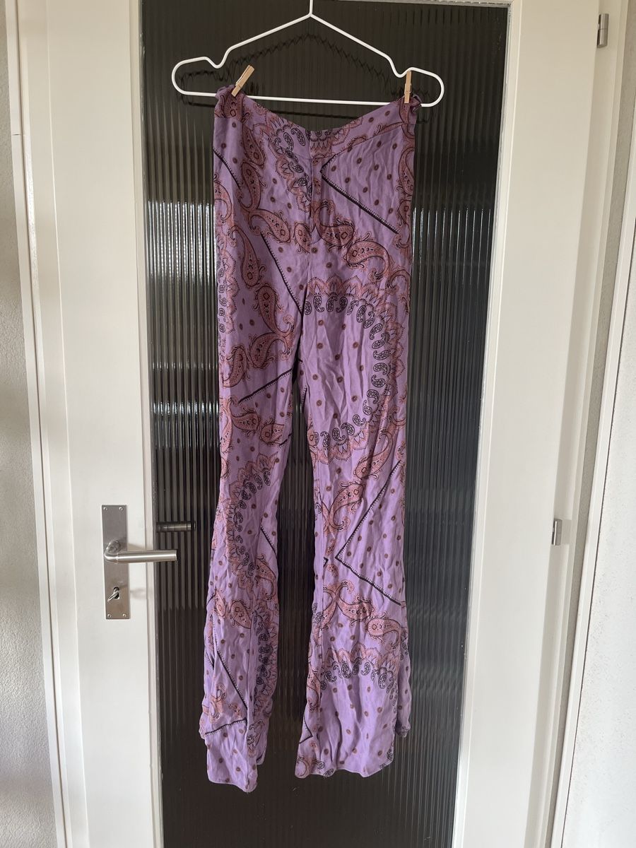 Zara Hosen: Pantalon flare à motifs – Gebraucht aus Fribourg von ine_y5jc