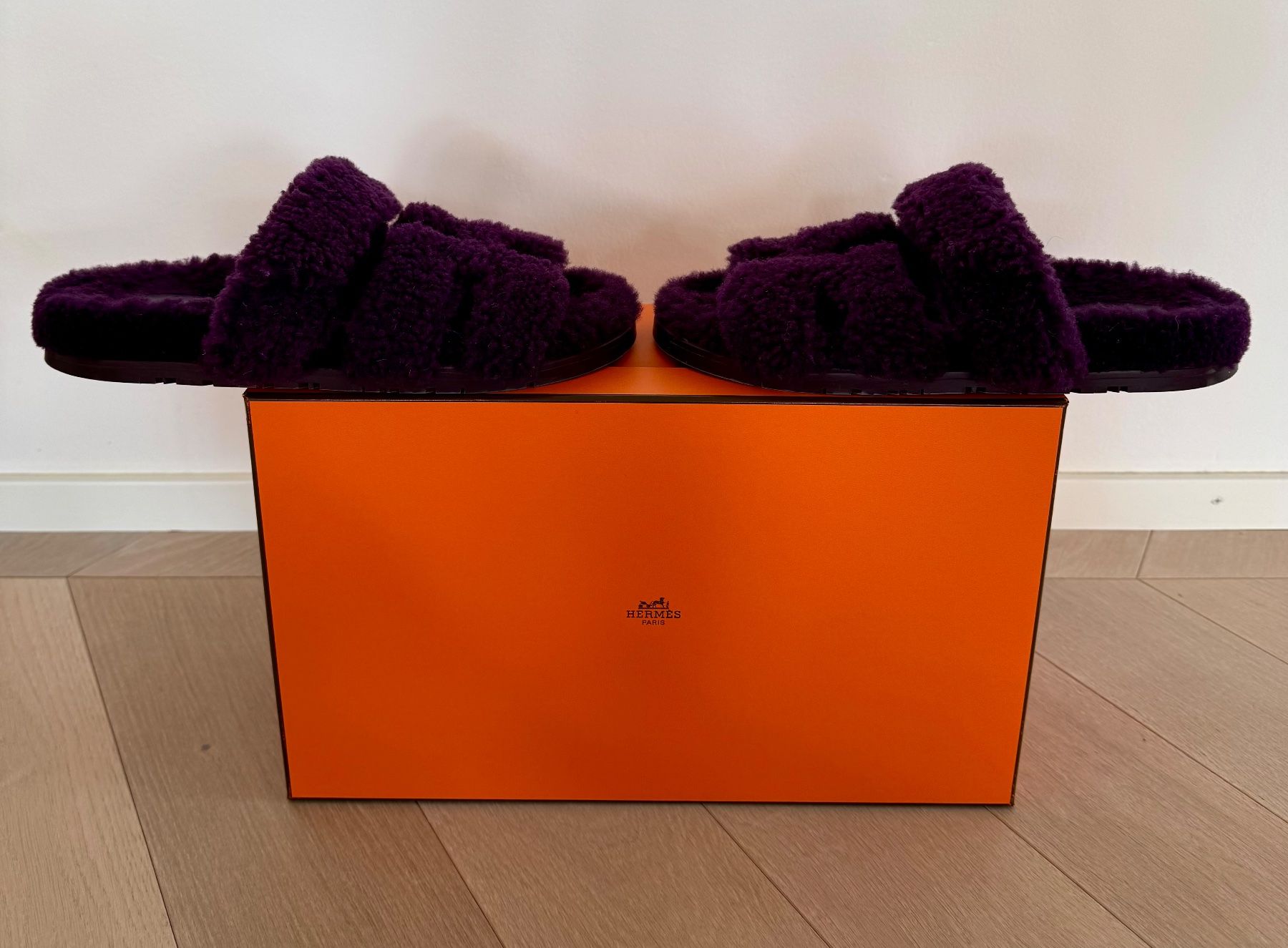Hermès Damenschuhe: Hermès Chypre Sandals Größe 38.5 Farbe lila shearling – Gebraucht aus Kloten von mybestbrands 7