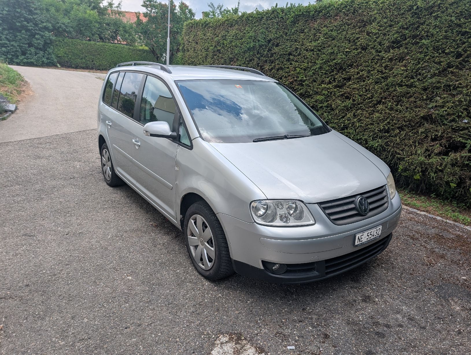 VW Autos: Touran 2.0tdi Automatic – D'occasion à Le Locle par flo_5856 1