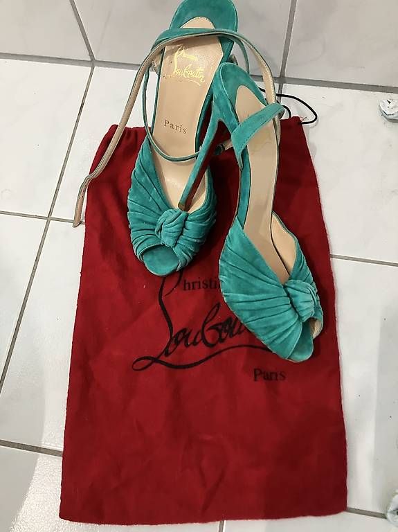 Damenschuhe: Wildleder Louboutin – Gebraucht aus Hettlingen von MissZotti 1