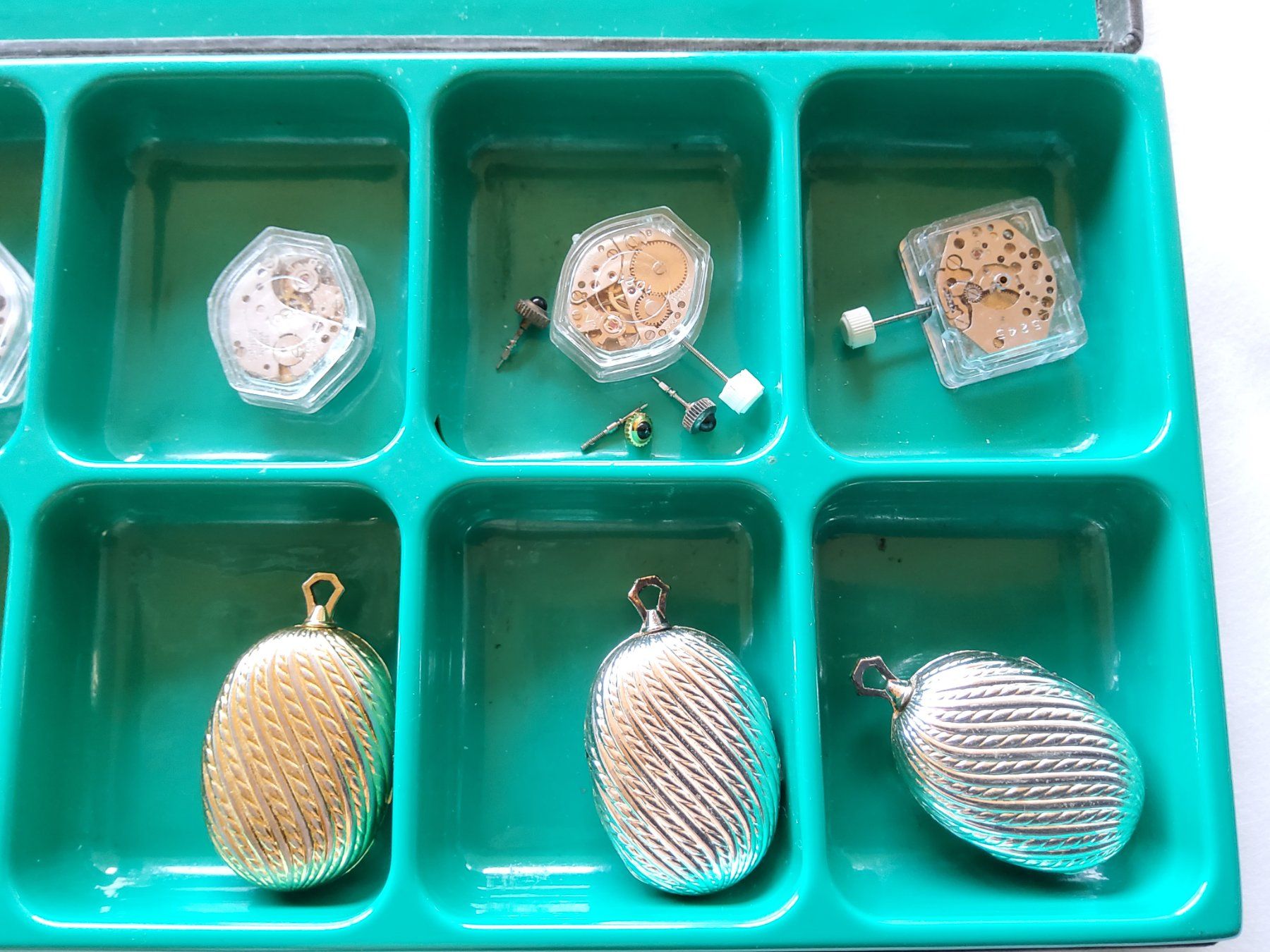 Orologi: Fournitures horlogères  – Usato da Malleray venduto da Broc-antique 2