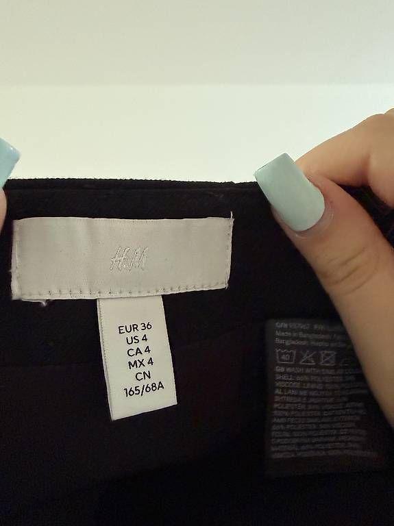 Gonne: H&M SCHWARZER ROCK EU 36 – Usato da Niederhasli venduto da agn_28zq