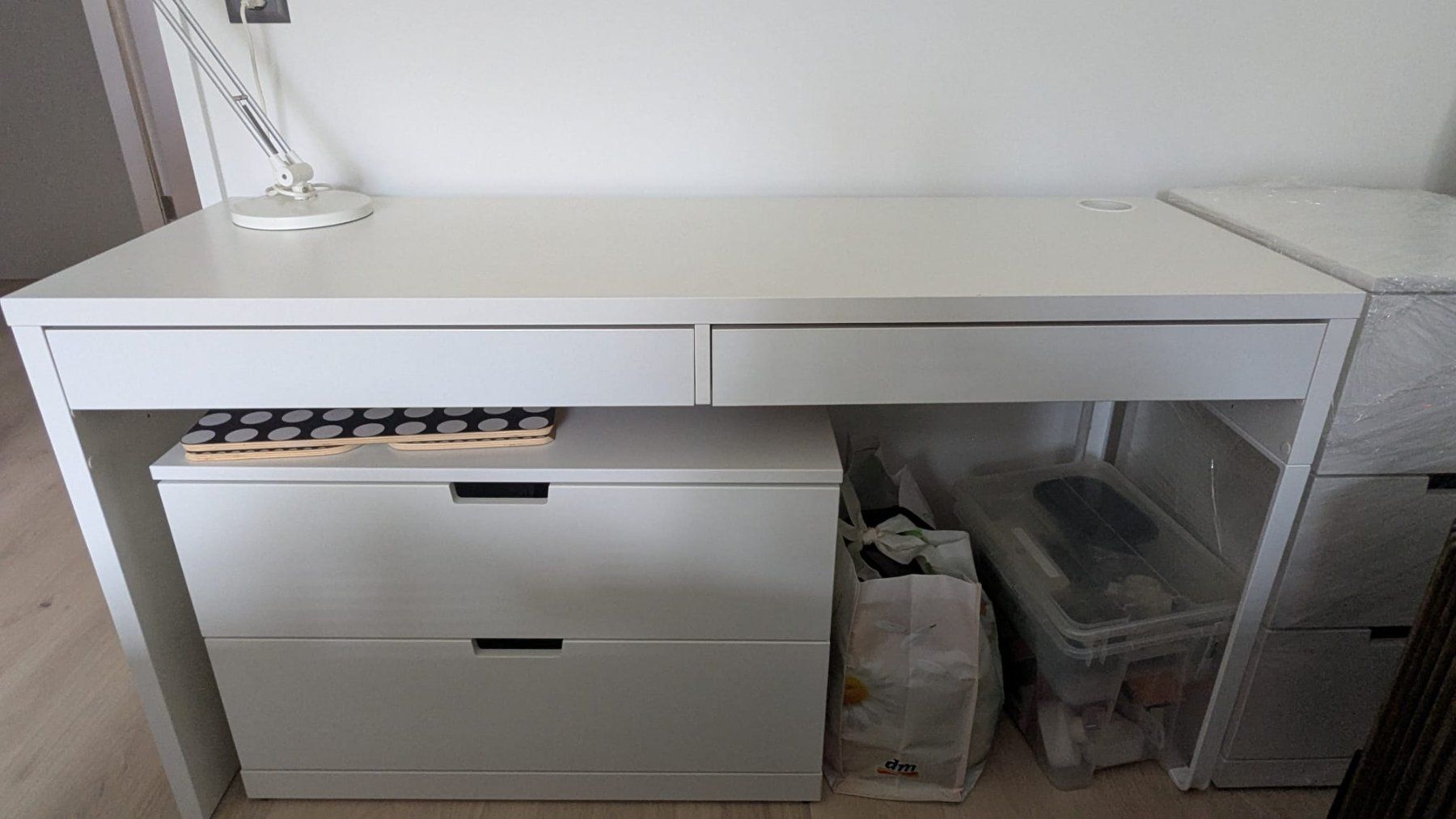 Ikea Scrivanie: Kompakter Ikea Micke Schreibtisch – Usato da Zürich venduto da mrandres