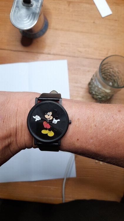 Montre Mickey noire Disneyland Paris Acheter sur Ricardo