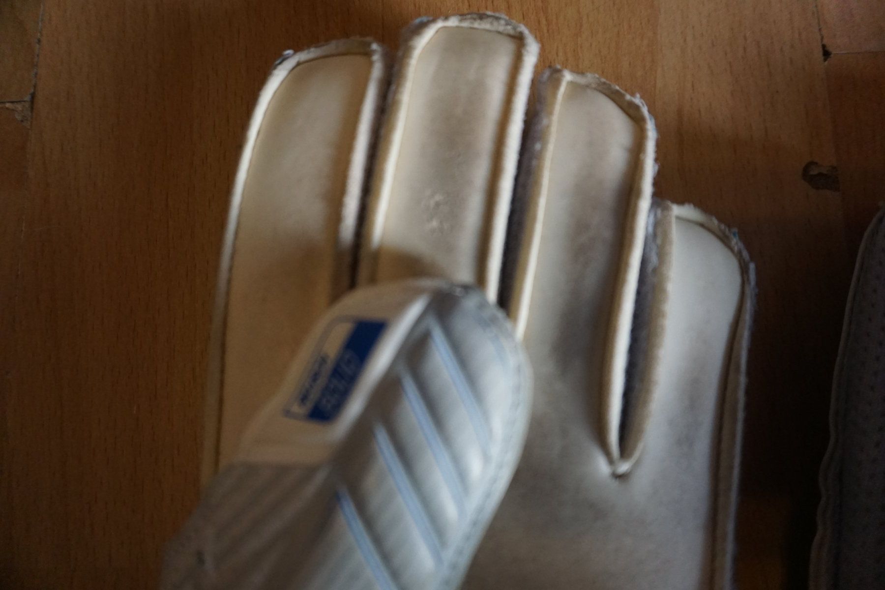 Reusch Guanti: Reusch Attrakt Grip Torwarthandschuhe  Gr.7 – Usato da Zürich venduto da einalemjena 2