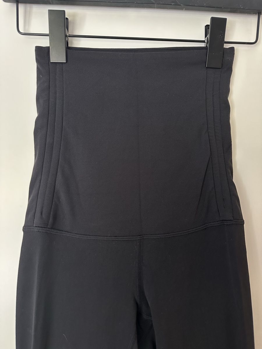 Lululemon Leggings: lululemon footed leggings size 2/eu34 – Nuovo (secondo la descrizione) da bözberg venduto da amy_7wz8 1