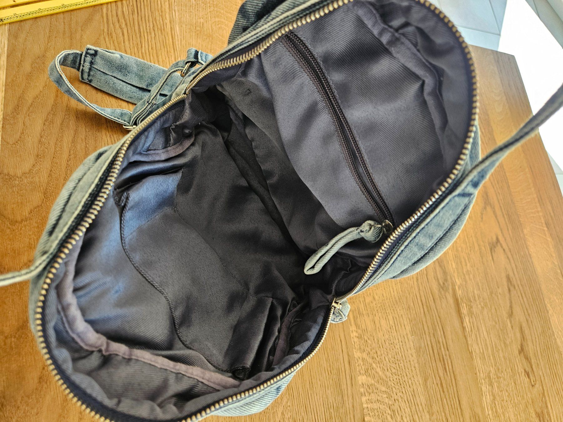 Zaini: Sac à dos en jeans – Usato da Vétroz venduto da sas_yln5 2
