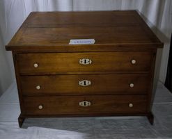 Antike kleine Kommode mit 3 Schubladen und 1 Klappe, Kirsch