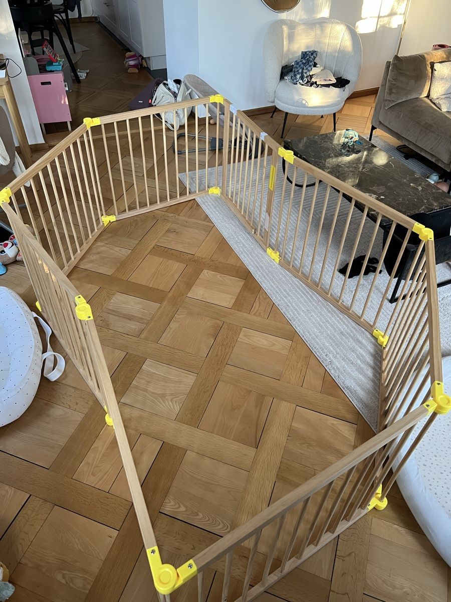 Parcs & barrières de sécurité: Wooden Playpen 6-Panel Foldable – D'occasion à Basel par ele_xfl2 1